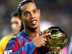 Ronaldinho Gaúcho: Magia en los Campos de Fútbol y Leyenda del Jogo Bonito